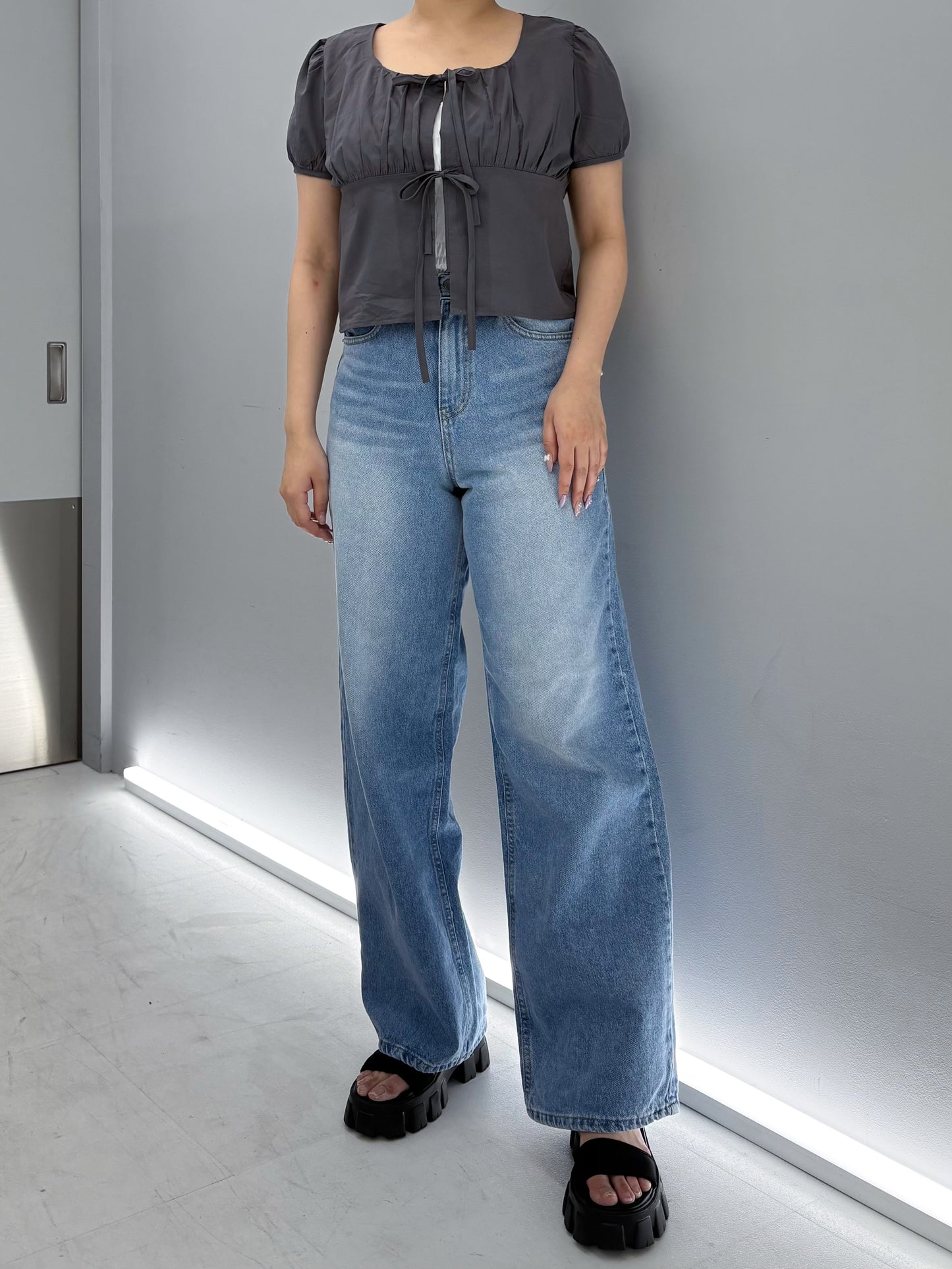 Front ribbon blouse