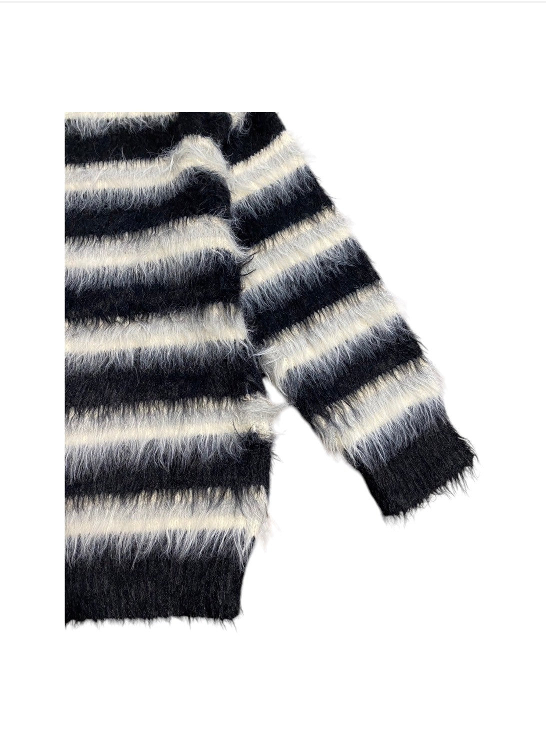 BORDER SHAGGY KNIT