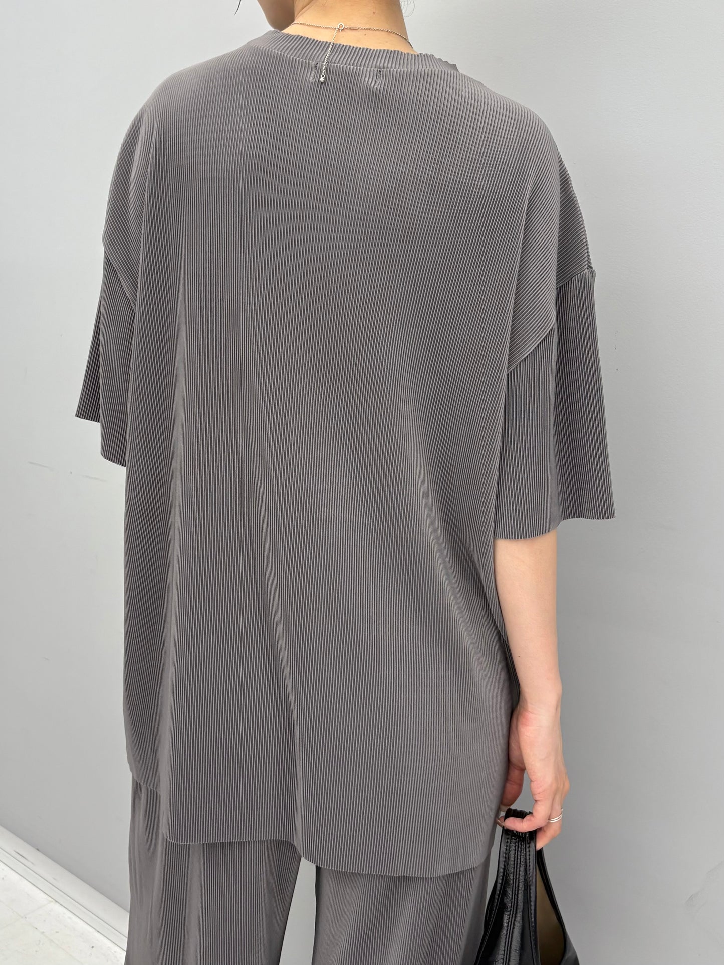 プリーツトップス チャコールグレー レディース ワイドシルエット 涼しい 夏服 セットアップ対応 KARED