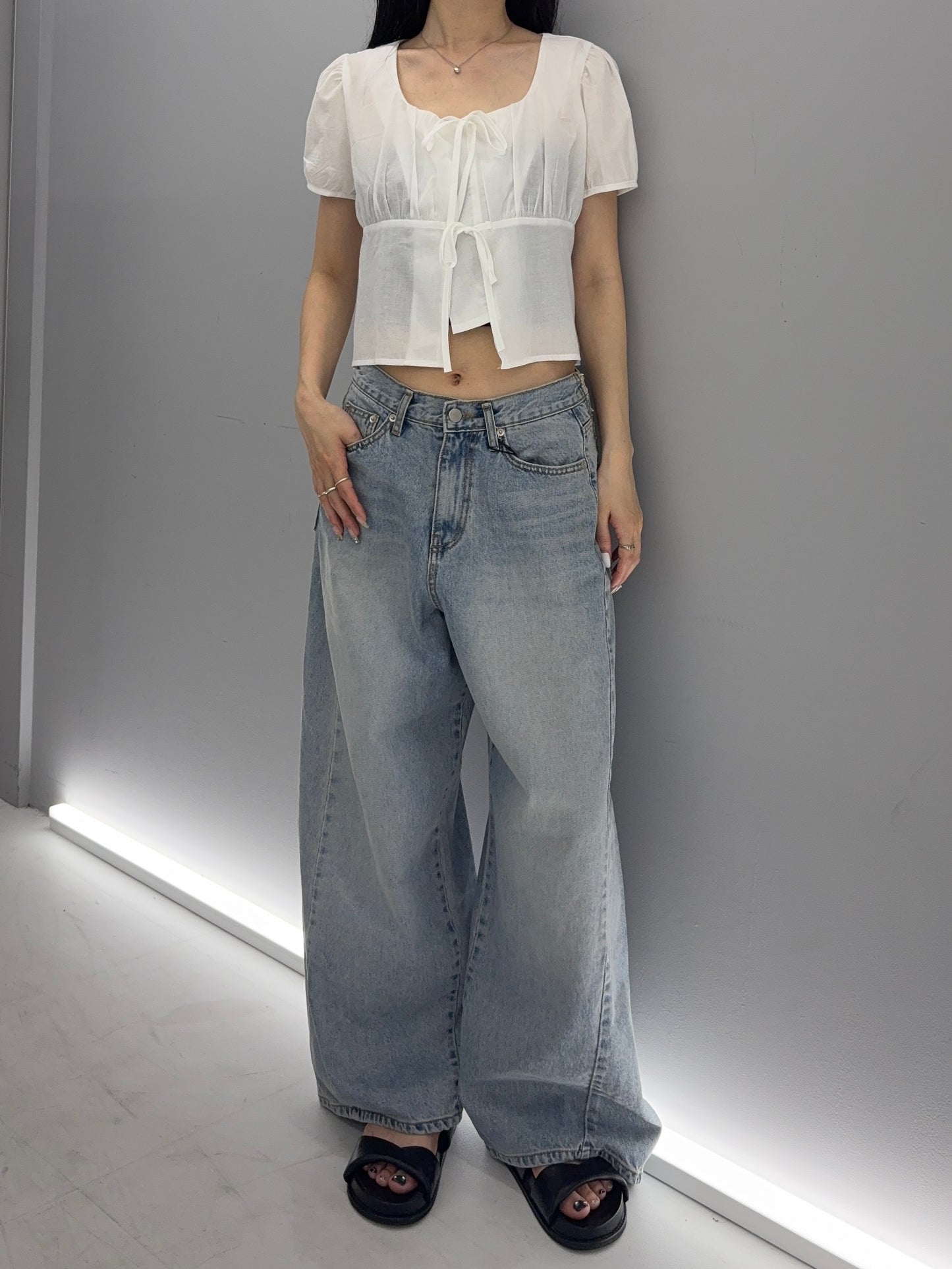 Front ribbon blouse