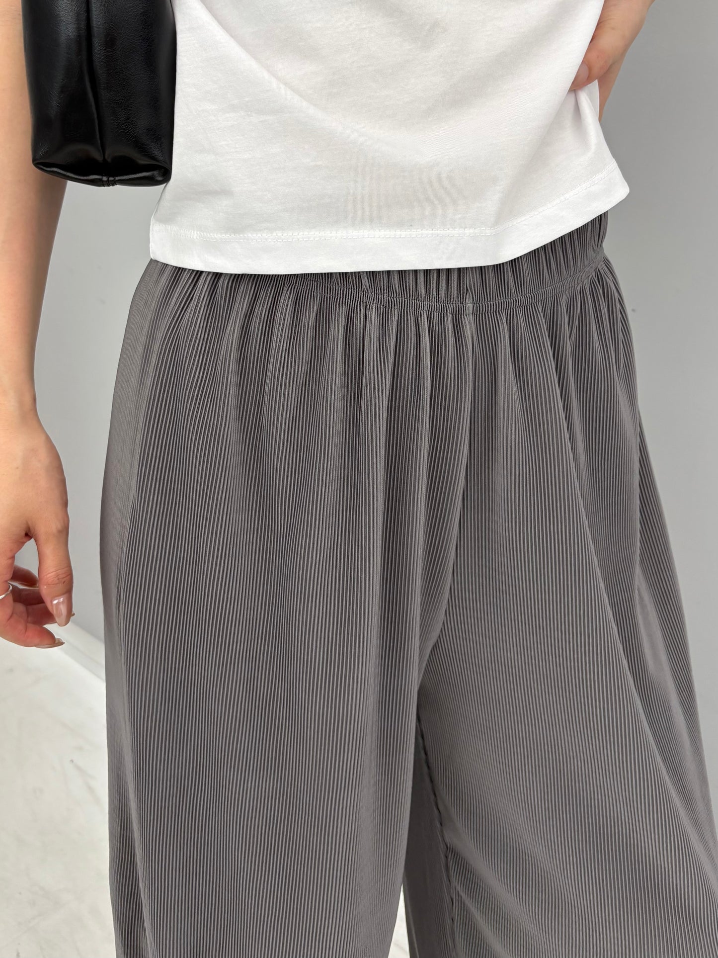 プリーツパンツ 素材アップ シワ加工 落ち感 涼しげ 軽量 大人カジュアル KARED