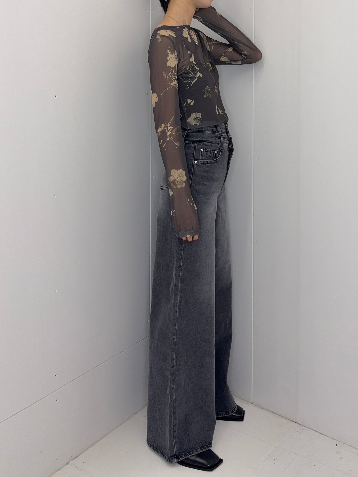 W button h/w jeans