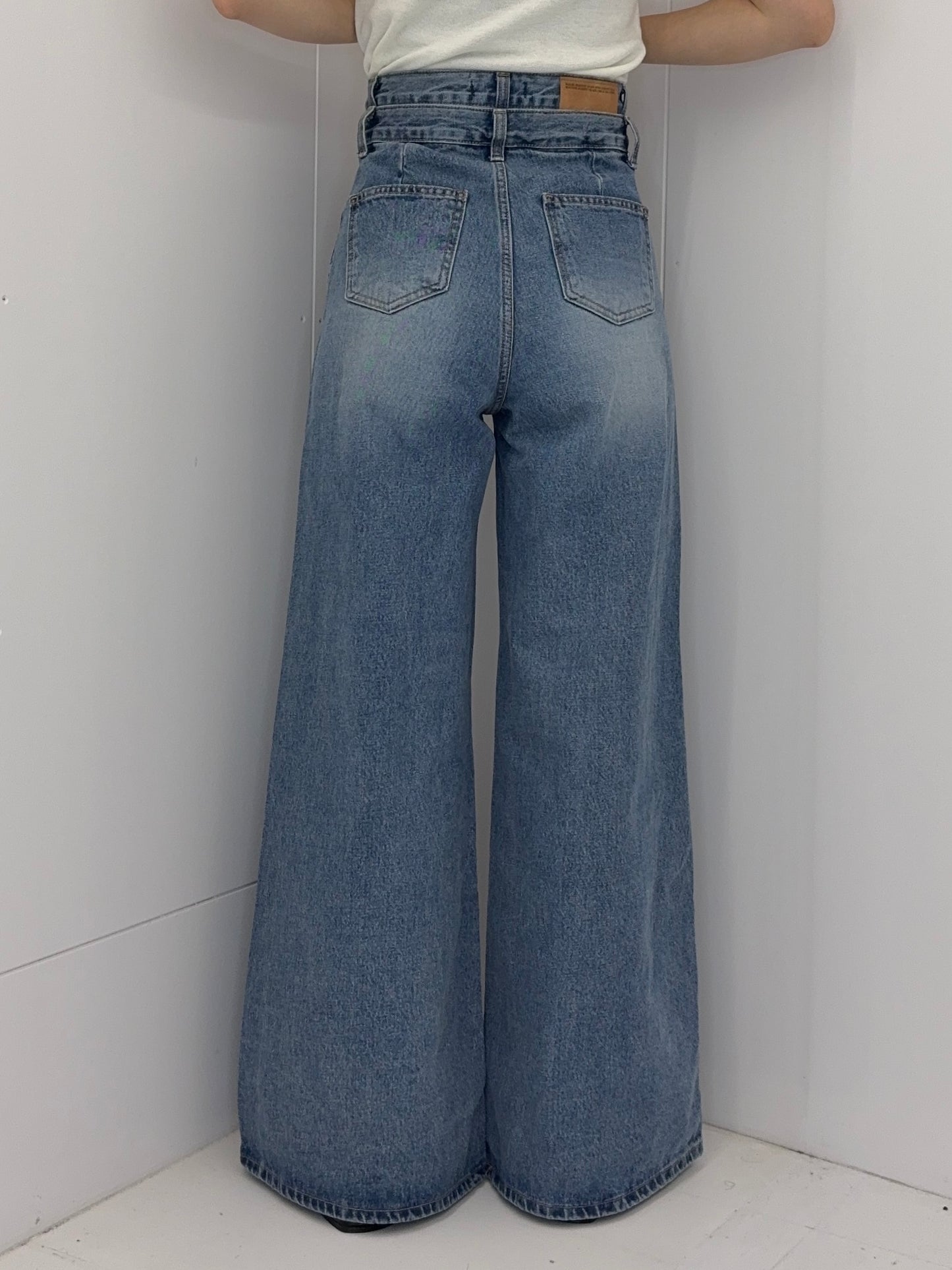 W button h/w jeans