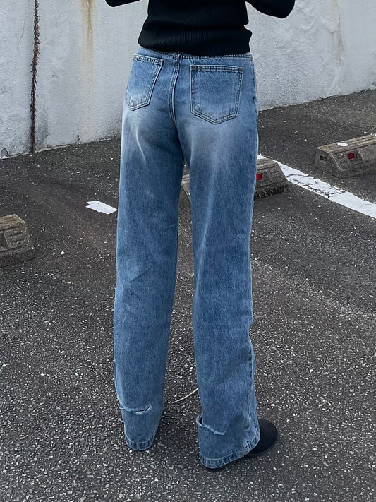 BACK CUT STRAIGHT JEANS