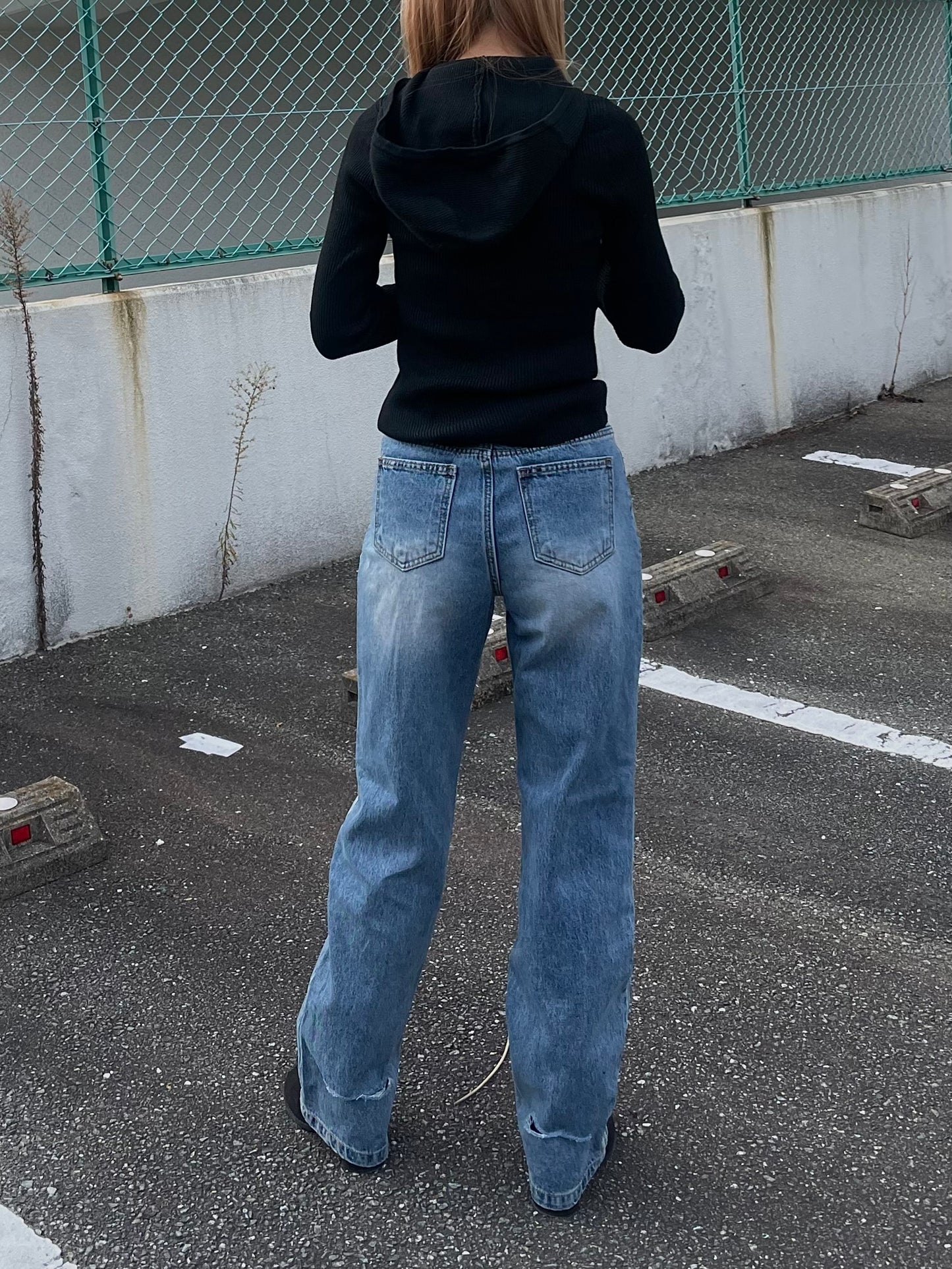 BACK CUT STRAIGHT JEANS