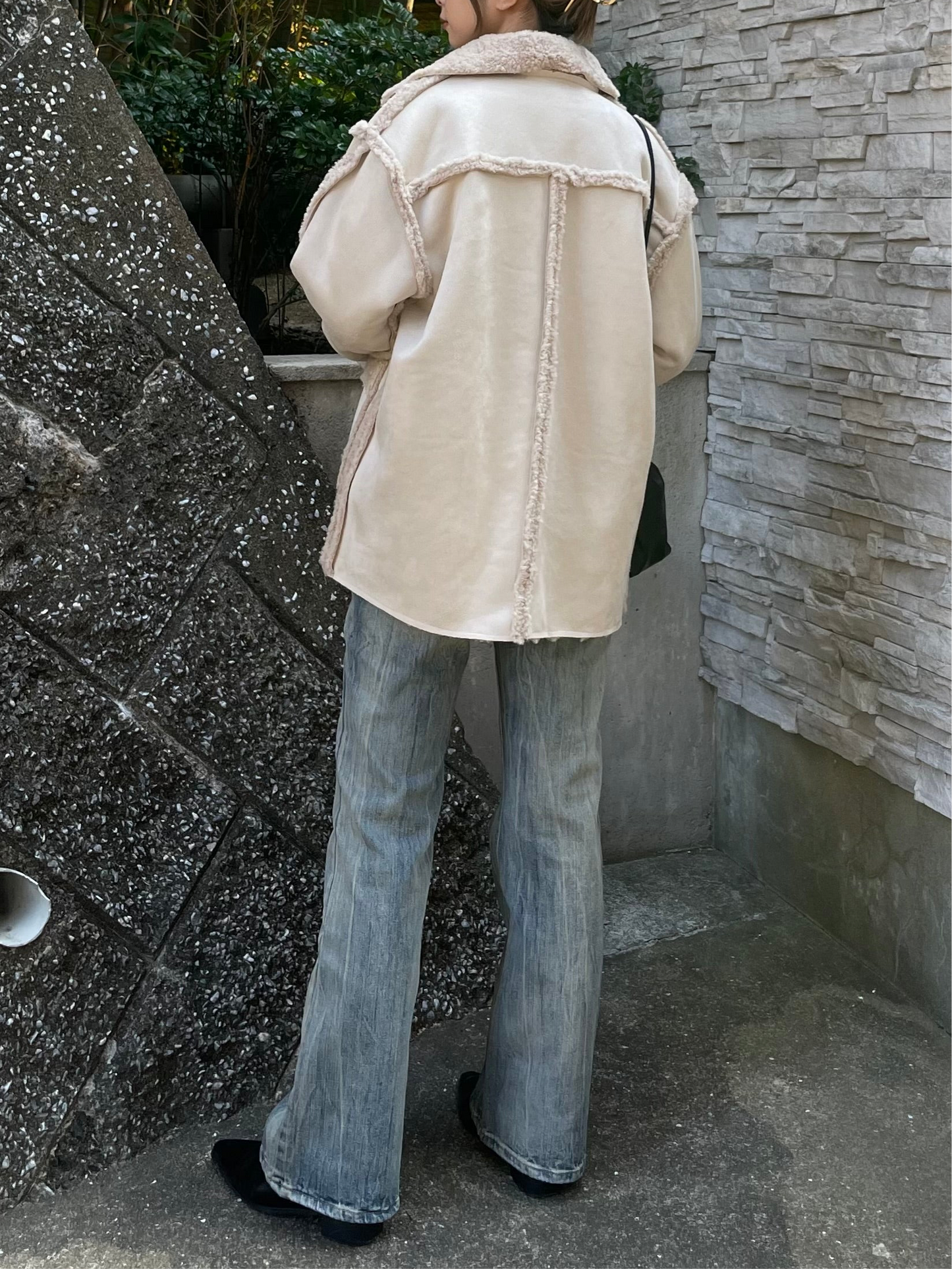 MOUTON BUTTON BOA COAT