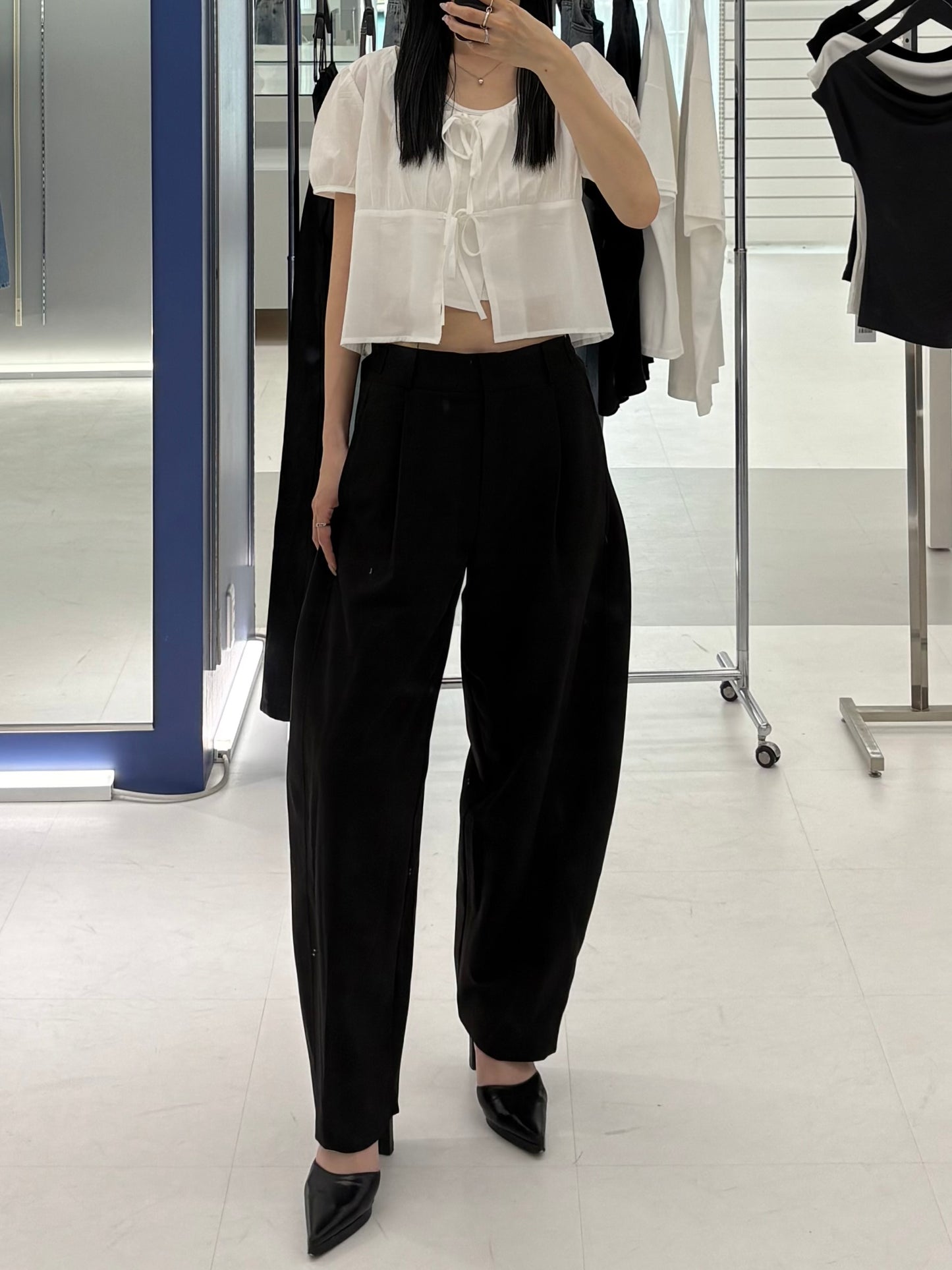 Front ribbon blouse