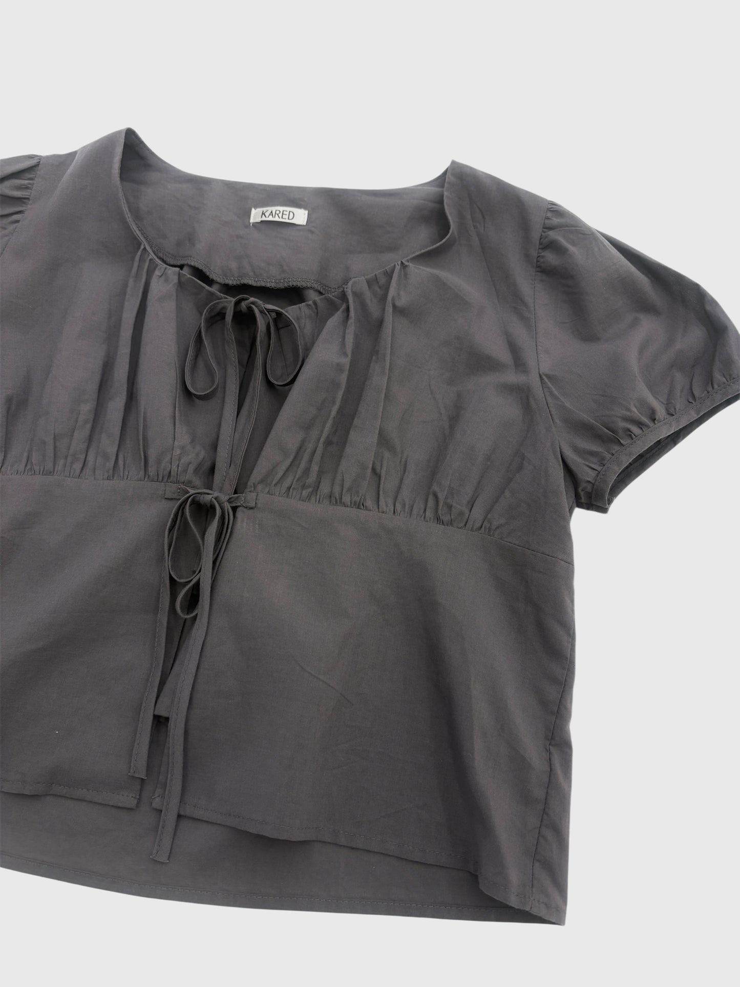 Front ribbon blouse
