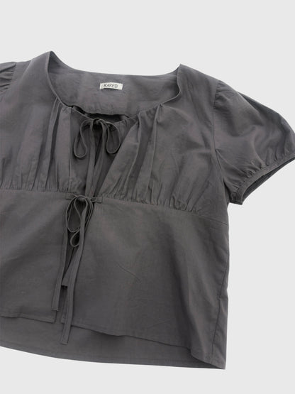 Front ribbon blouse