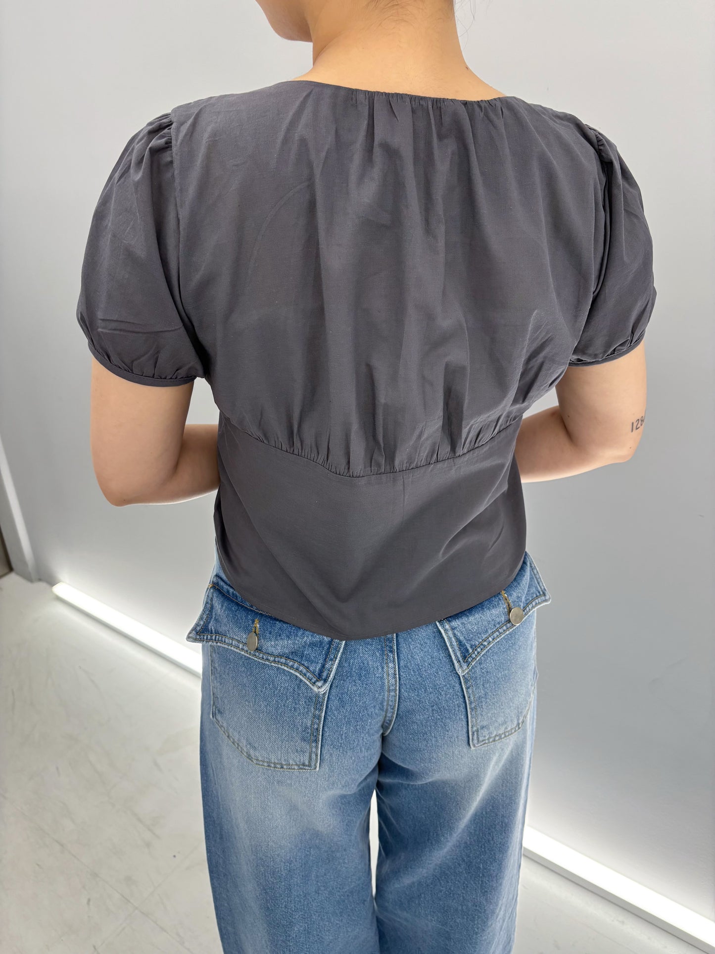Front ribbon blouse