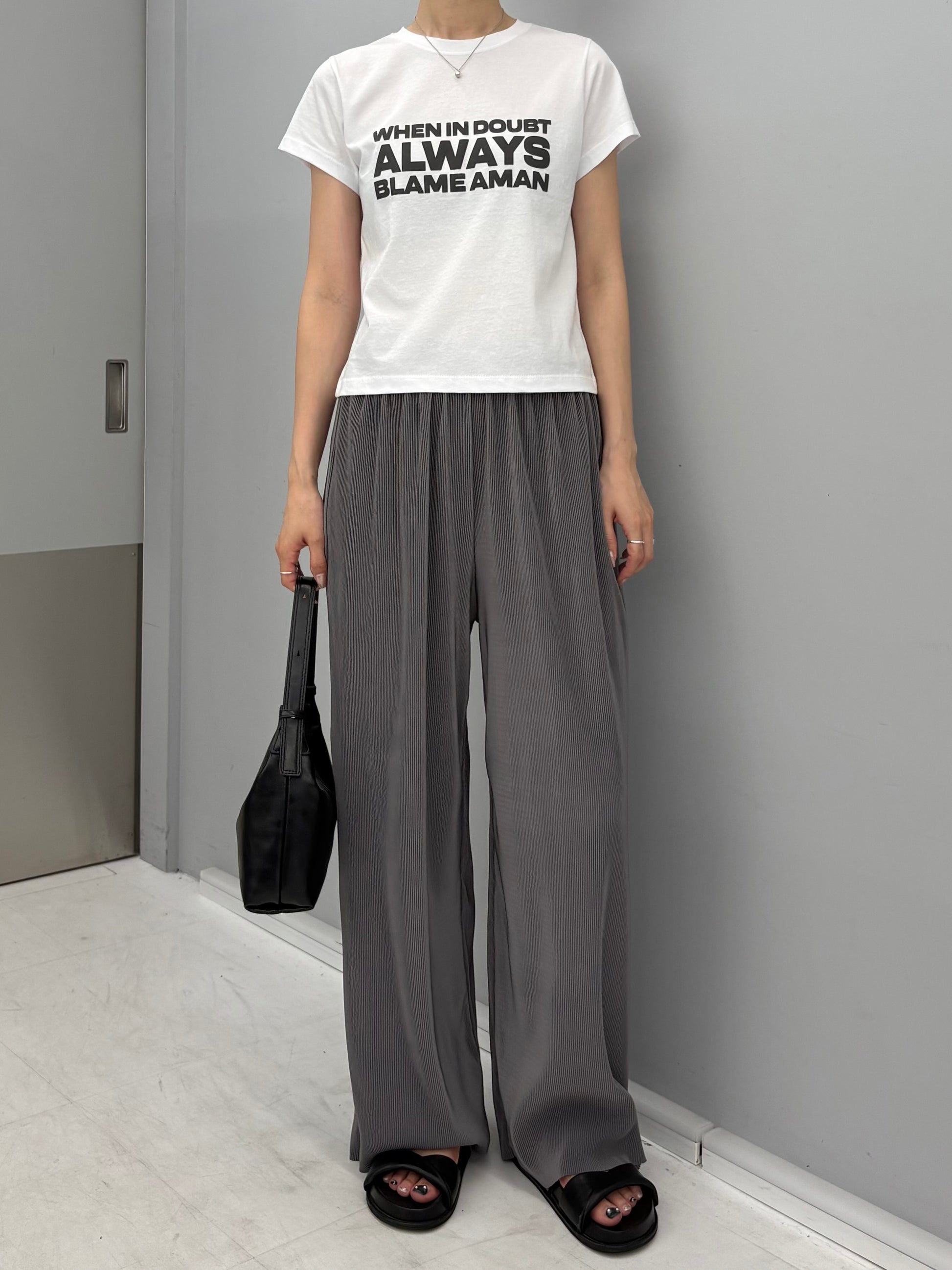 グレー リラックスパンツ レディース ワイドパンツ ロゴTシャツコーデ カジュアル 韓国ファッション KARED