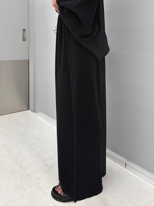 プリーツパンツ 黒 ワイドシルエット 脚長効果 リラックス きれいめカジュアル レディース KARED