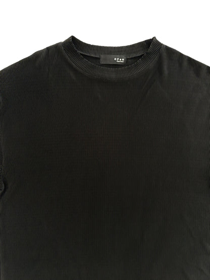 ブラック 半袖 プリーツTシャツ クルーネック 黒トップス モードシンプル カジュアル 大人コーデ KARED
