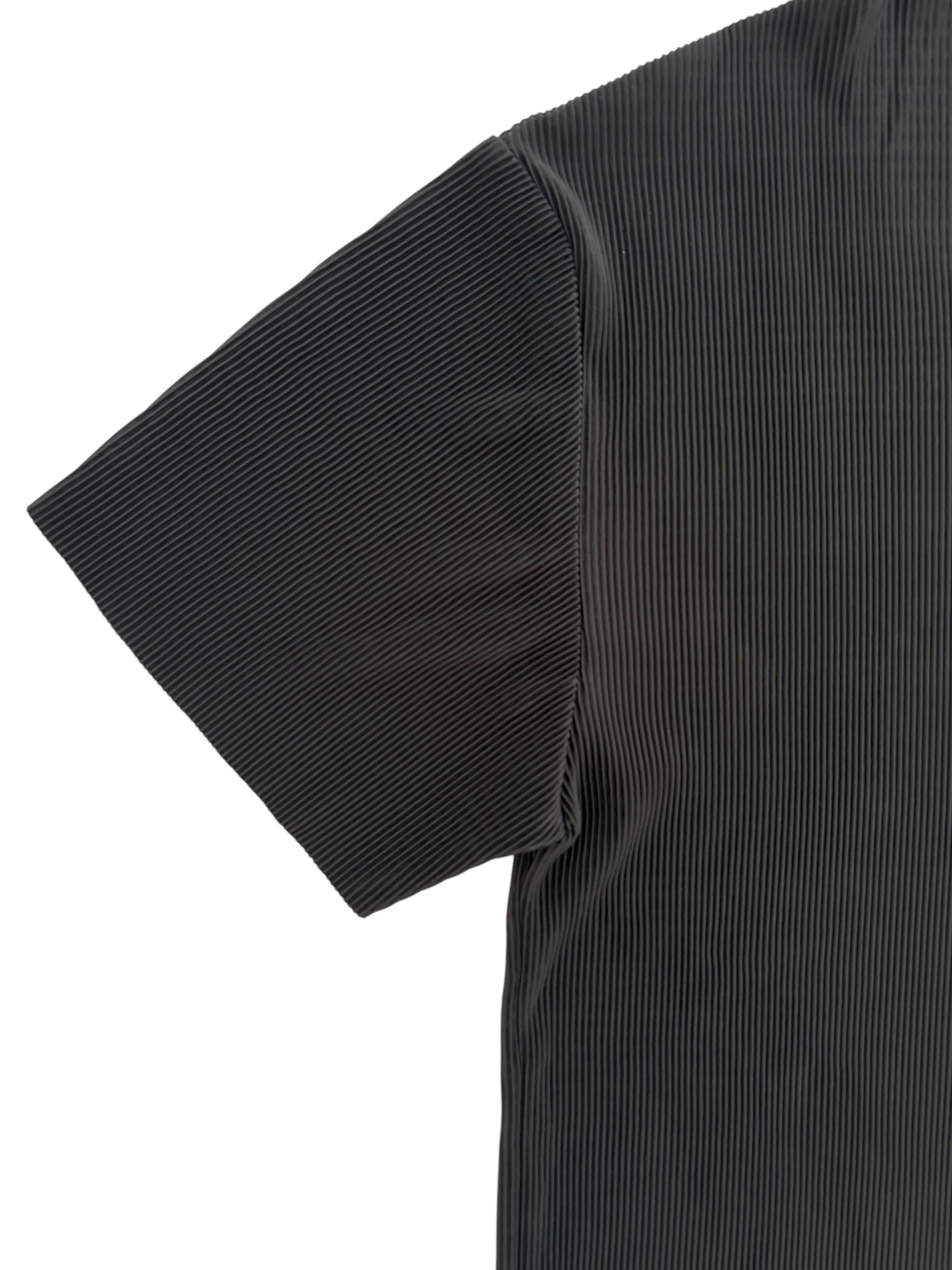 ブラック Tシャツ 袖アップ プリーツ素材 黒トップス  モードカジュアル 夏コーデ KARED