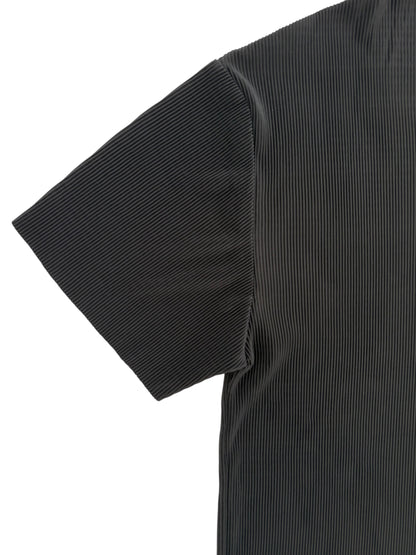 ブラック Tシャツ 袖アップ プリーツ素材 黒トップス  モードカジュアル 夏コーデ KARED