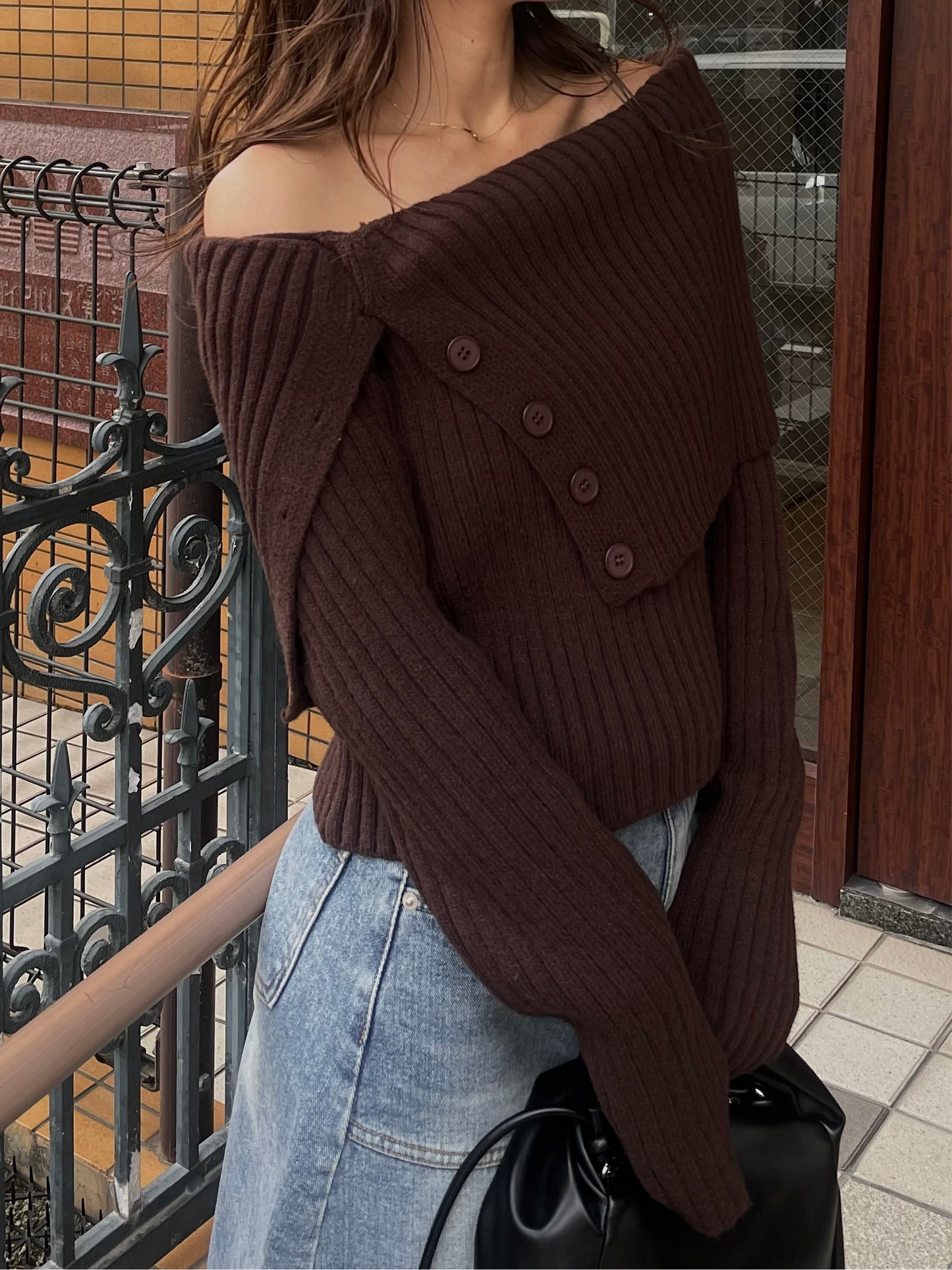 BUTTON OFF SHOULDER KNIT