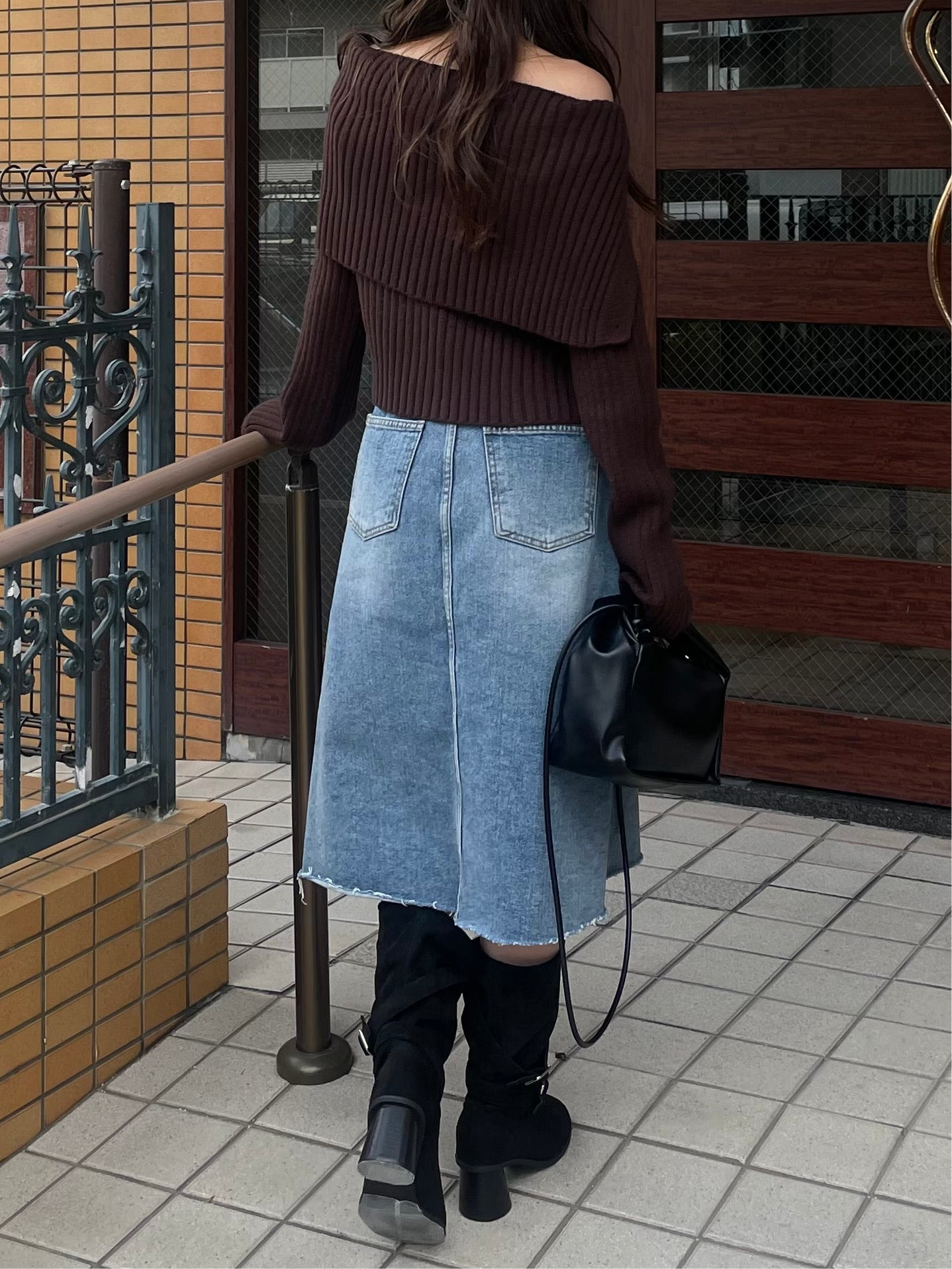 BUTTON OFF SHOULDER KNIT