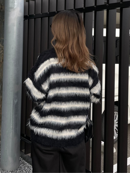 BORDER SHAGGY KNIT