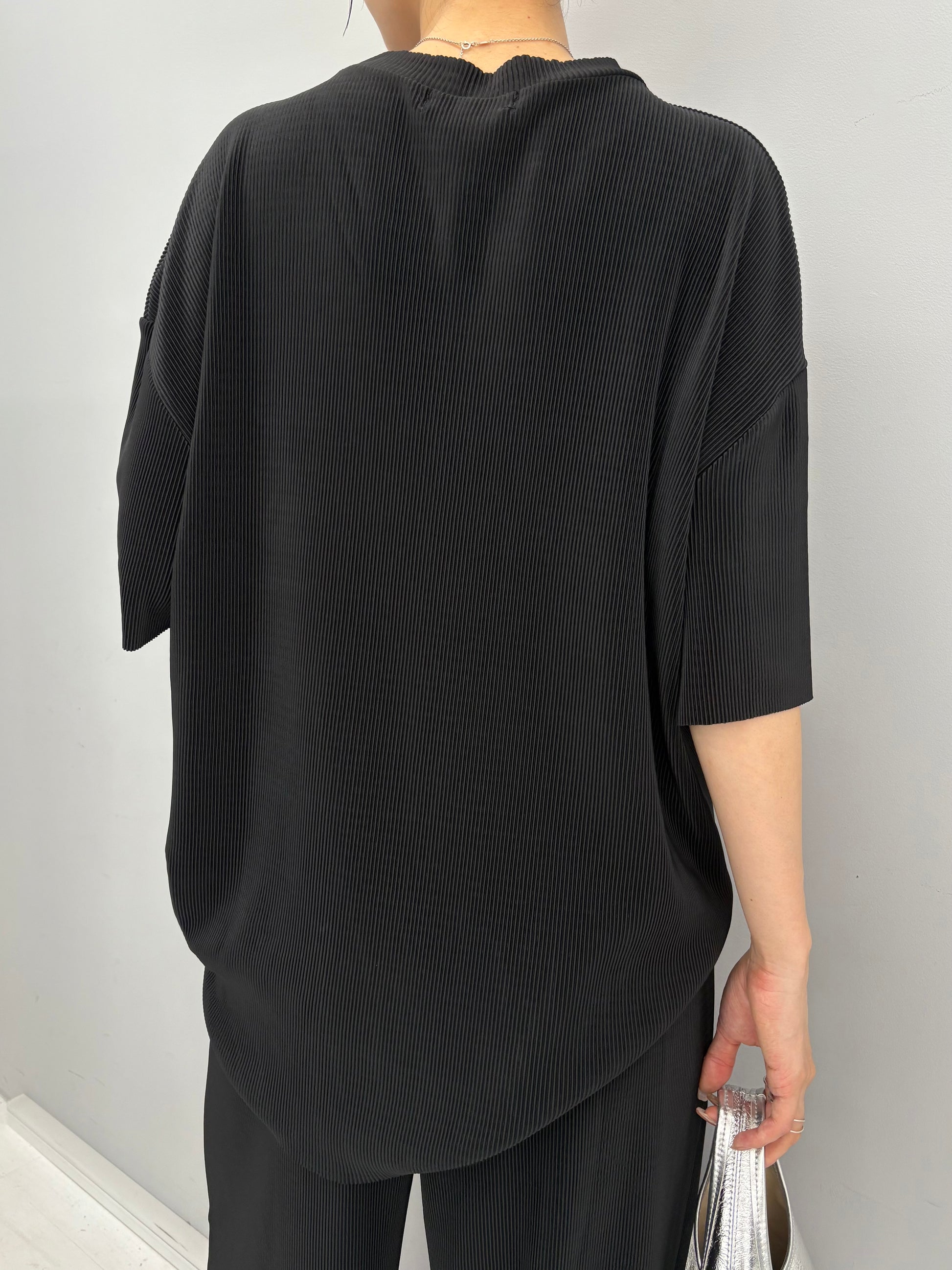 プリーツトップス ブラック レディース 背面 ワイドトップス リラックススタイル 夏服 KARED