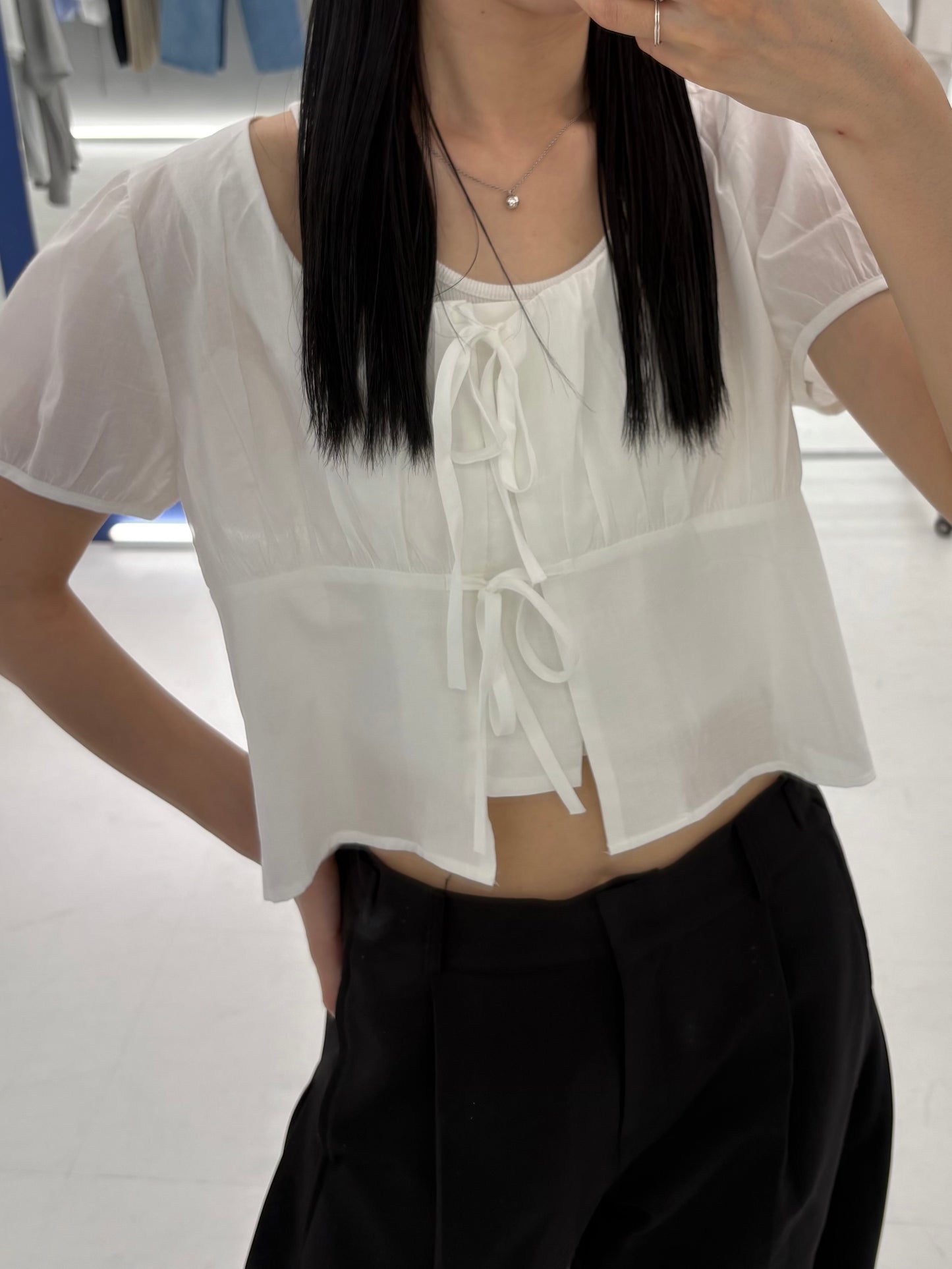 Front ribbon blouse