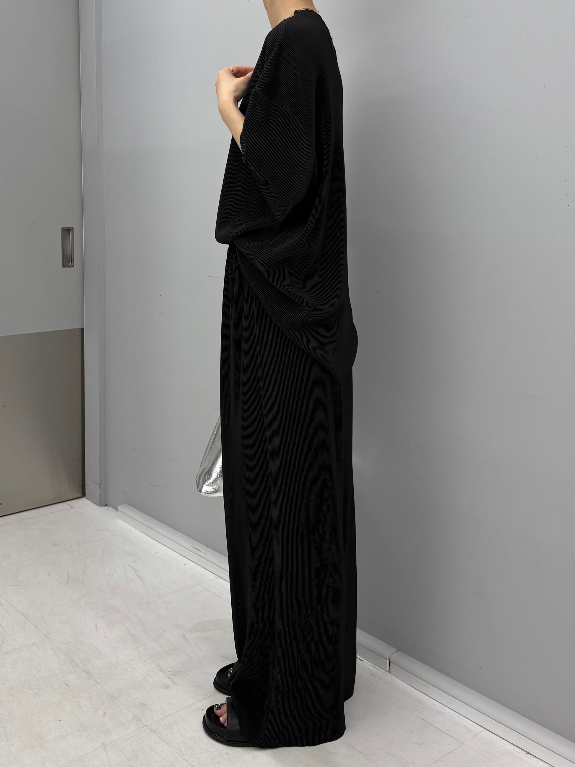 セットアップ 楽ちん リラックス 黒 リラックスパンツ プリーツ 大人カジュアル ワントーン 春夏 KARED