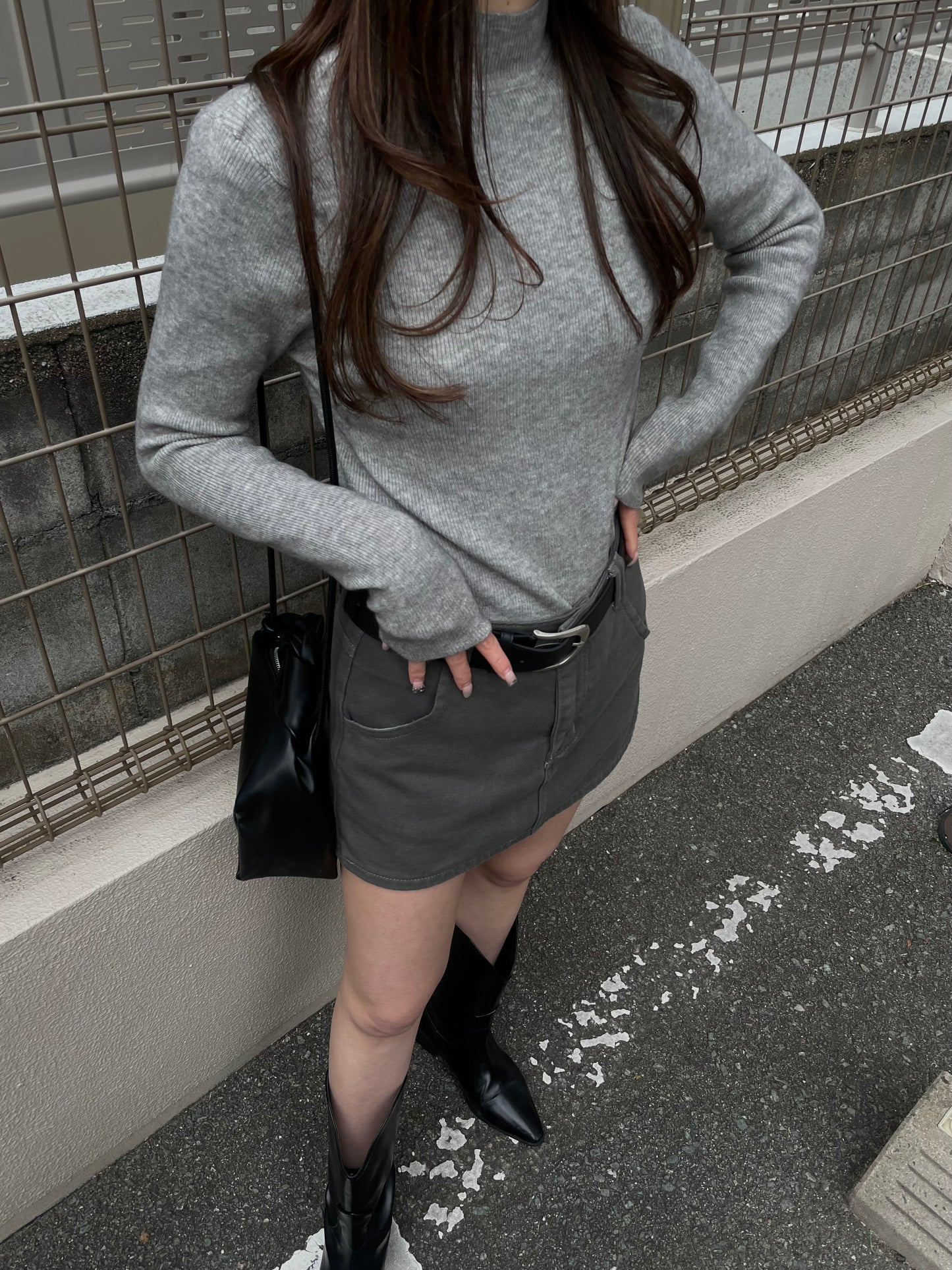 SIMPLE HIGH NECK KNIT