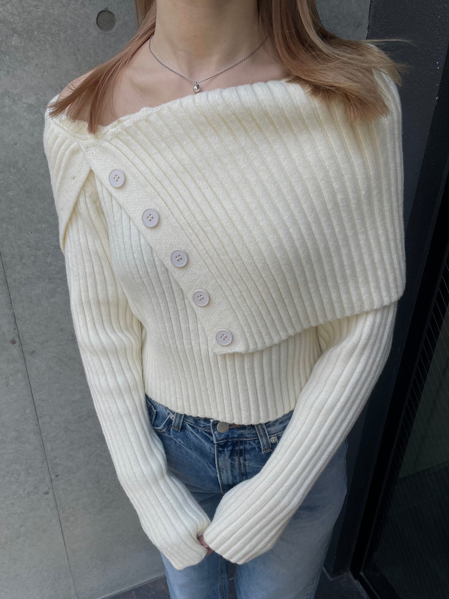 BUTTON OFF SHOULDER KNIT