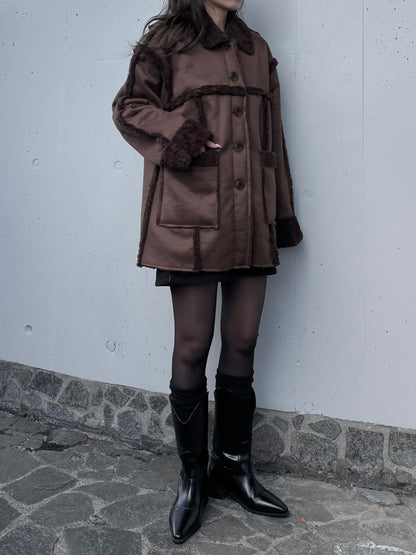 MOUTON BUTTON BOA COAT
