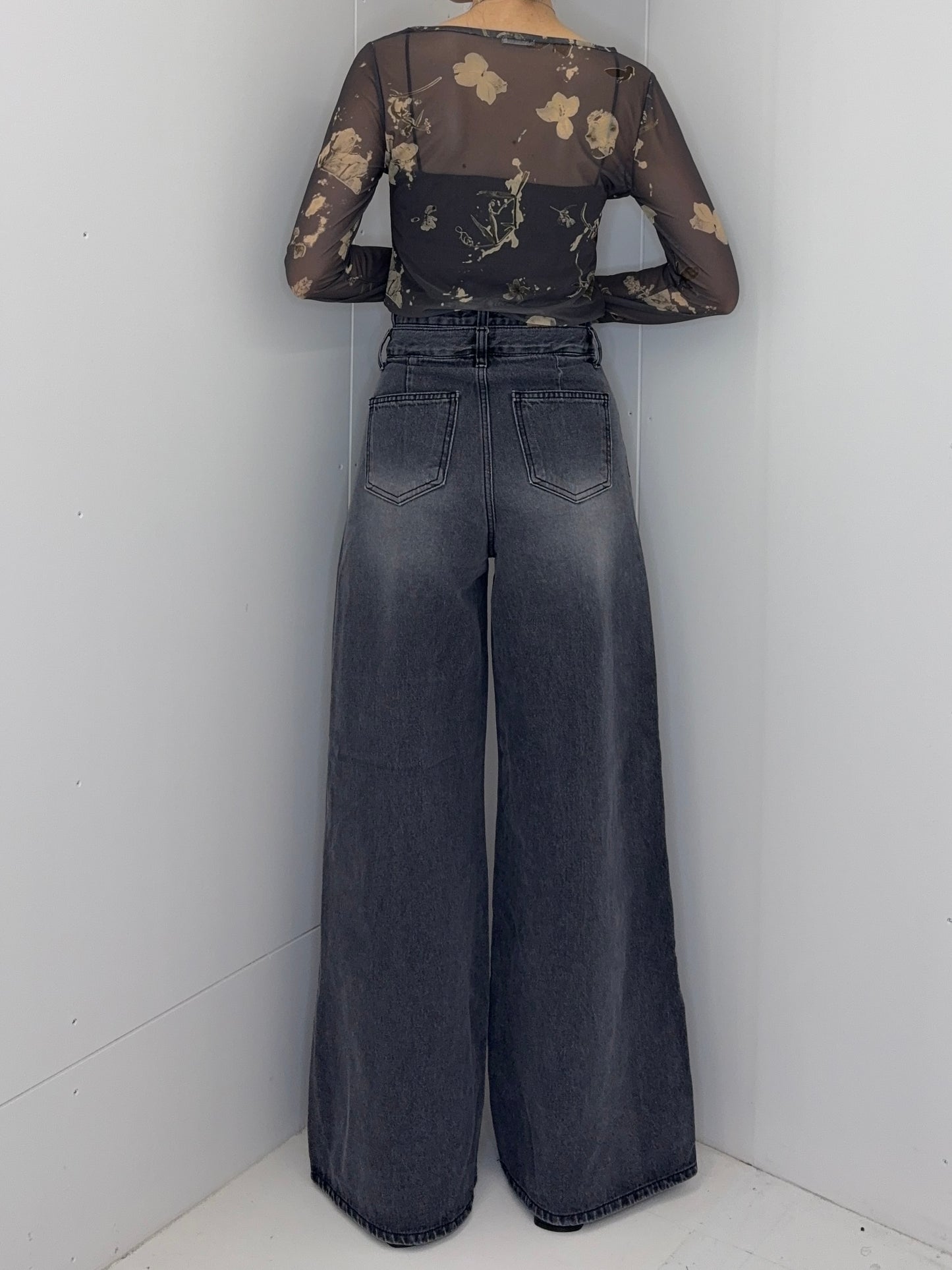 W button h/w jeans