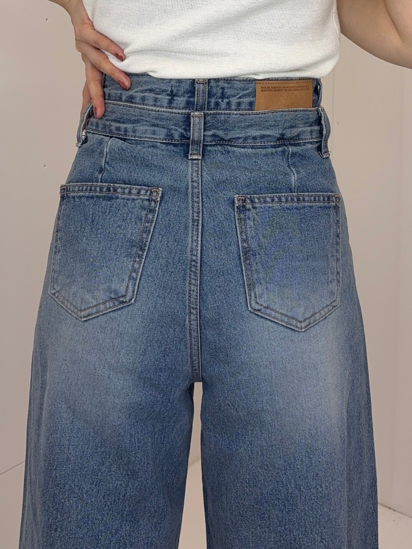 W button h/w jeans